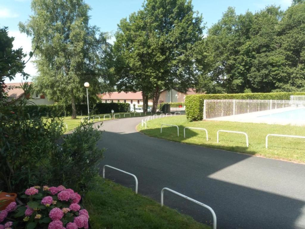 Appartement Le Petit Park-Studio-Terrasse- Piscine-Wifi Fibre à Pau Extérieur photo